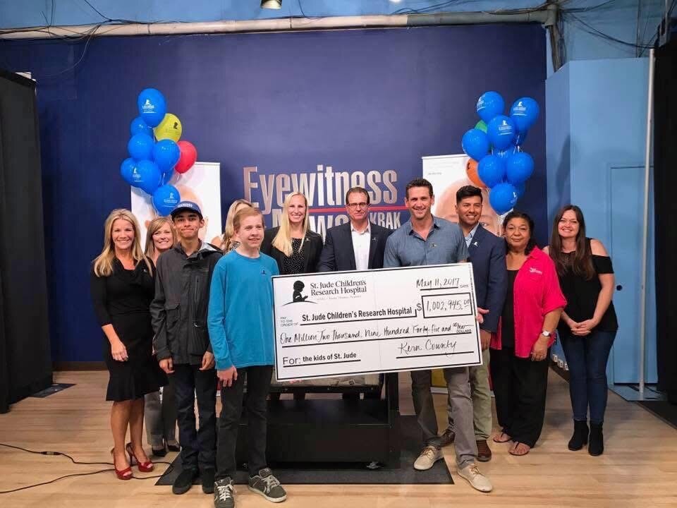 The Kern County St. Jude fundraising team holding a giant check for $1,002,945 for St. Jude Children’s Research Hospital on Eyewitness News
